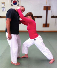 Women's self defense move